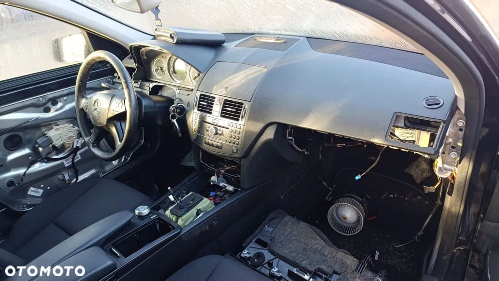 35535 mercedes w204 2010r 2.2 CDI 651.911 170 km na części skrzynia 722646 lakier 197 - 26