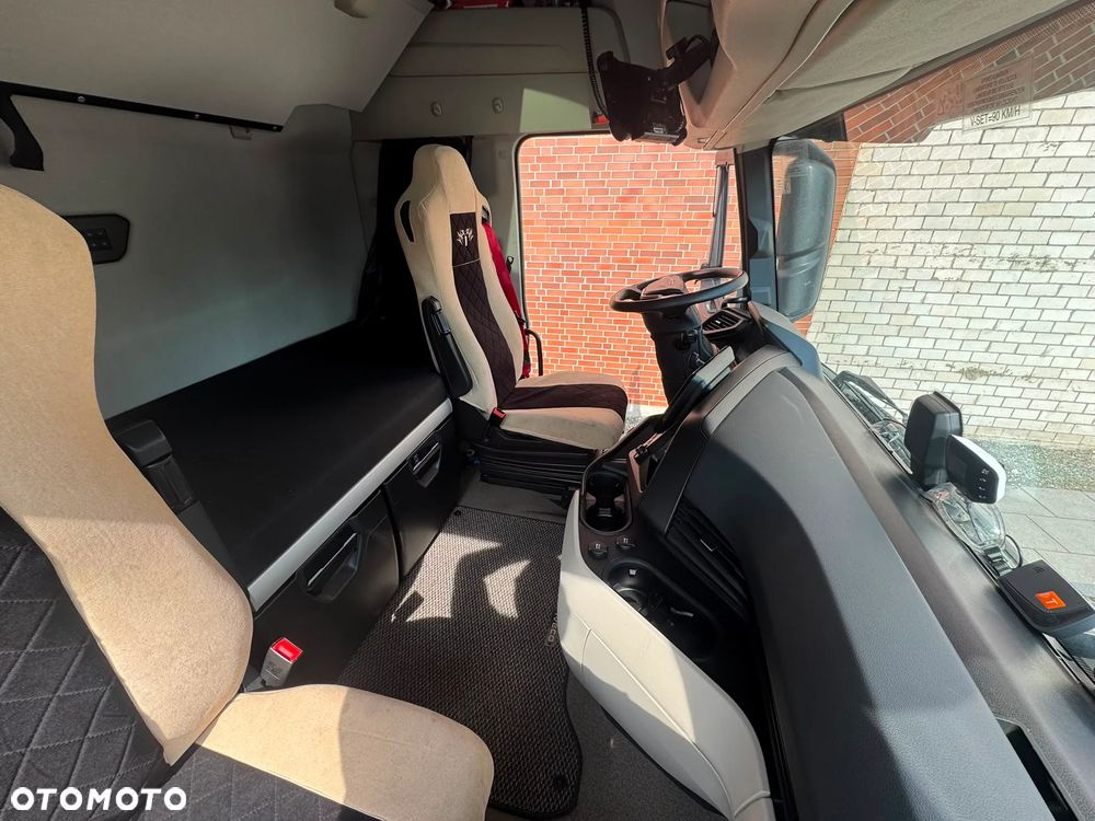 Iveco S-WAY - 10