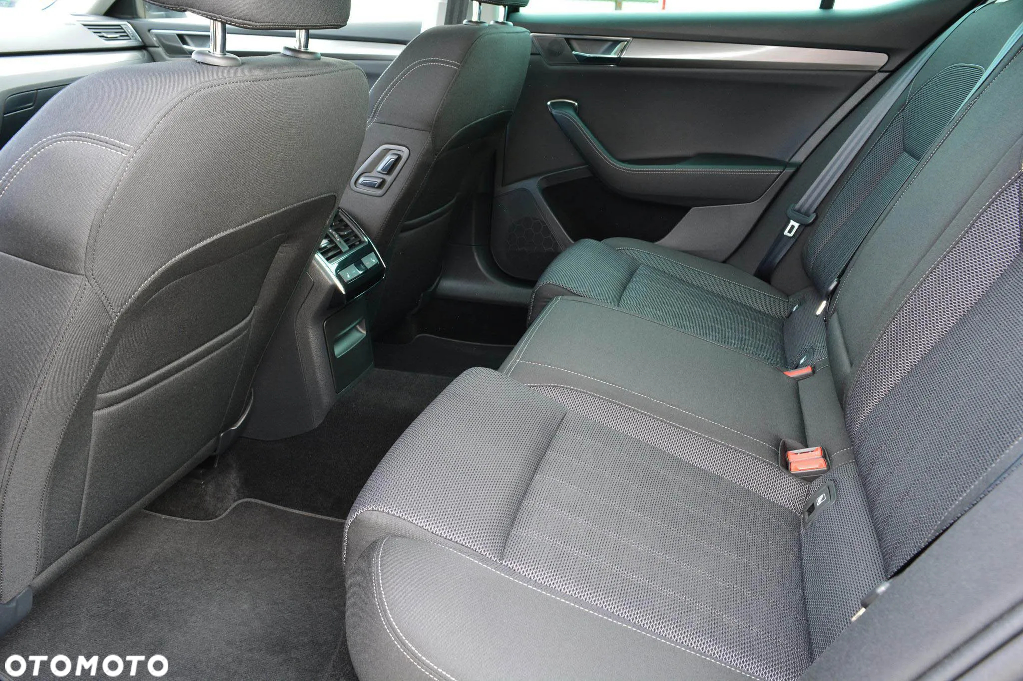 Skoda Superb 2.0 TDI SCR Style DSG - 36