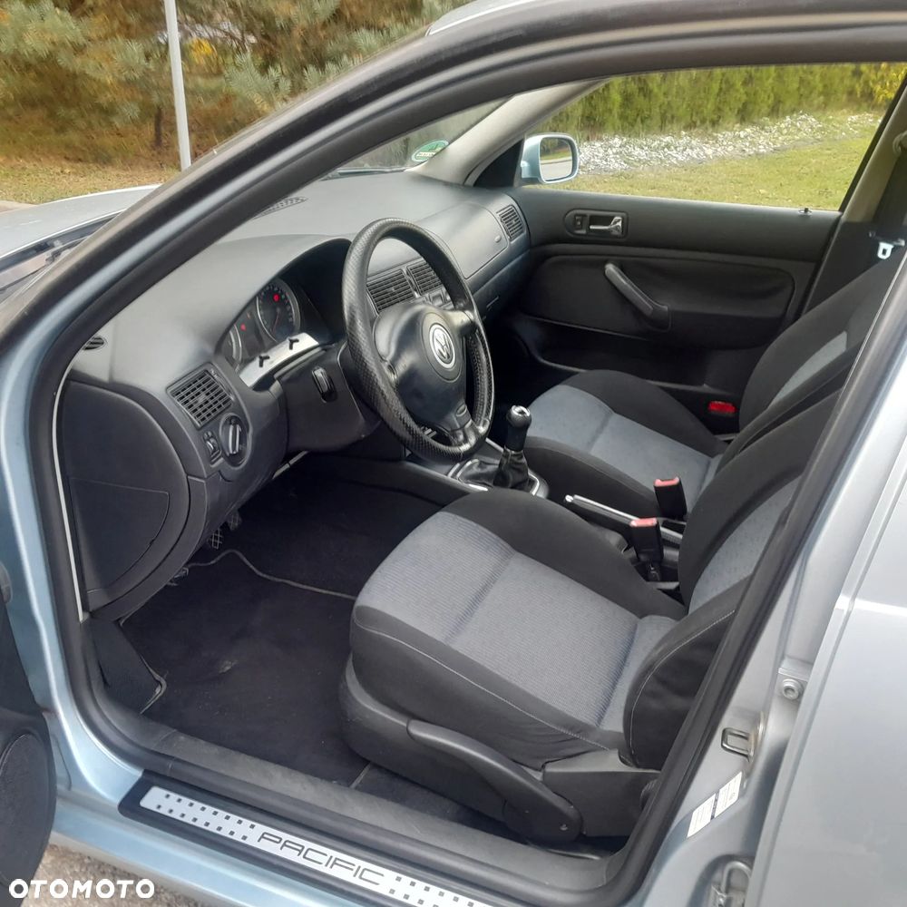 Volkswagen Golf - 6