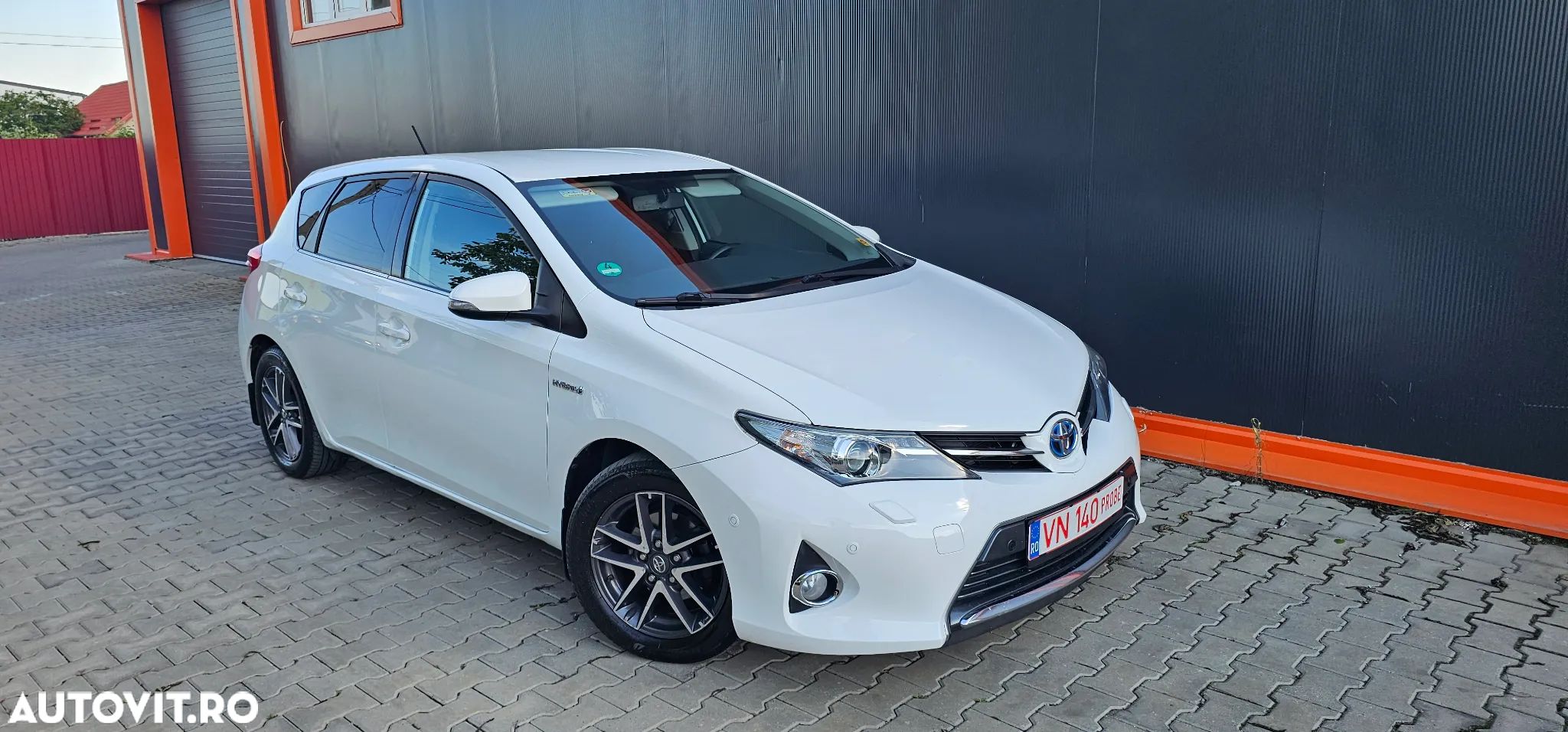 Toyota Auris 1.8 VVT-i Hybrid Automatik Executive - 1