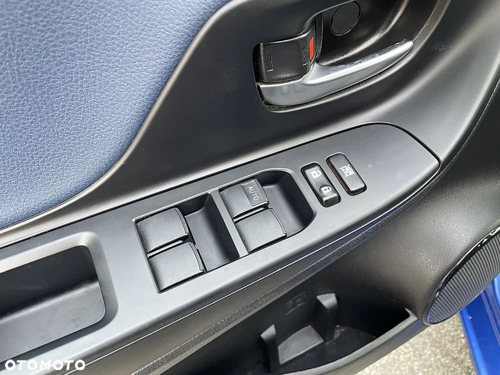 Toyota Yaris Hybrid 100 Selection Platinum - 27