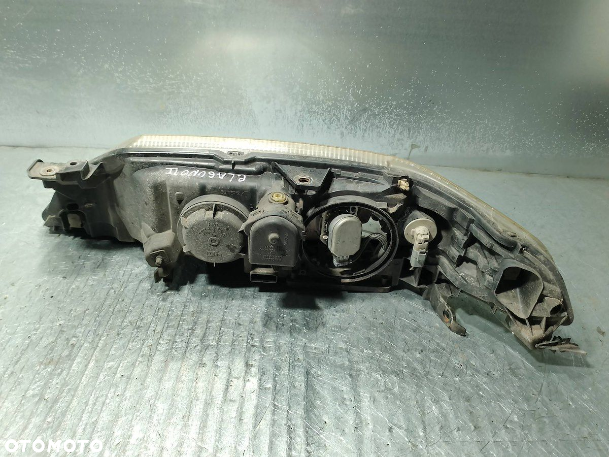 LAMPA PRZÓD PRAWA XENON RENAULT LAGUNA II 8200163324  89006907 - 8