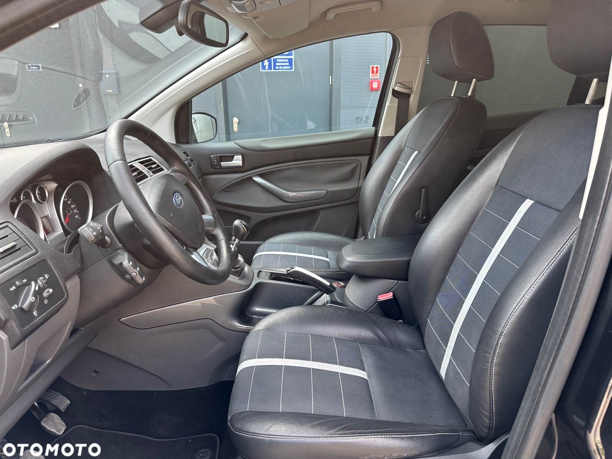 Ford Kuga 2.0 TDCi 4x4 Titanium - 17