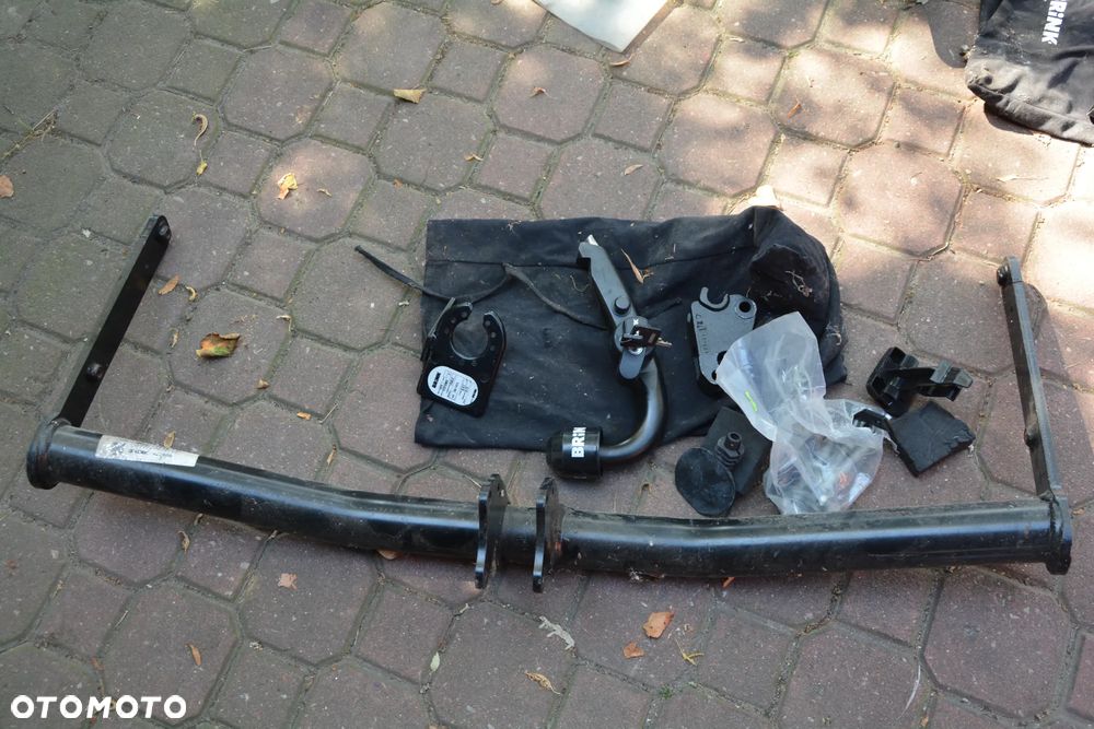 VW Golf V / Plus   -  hak wypinany Brink na klucz - 2
