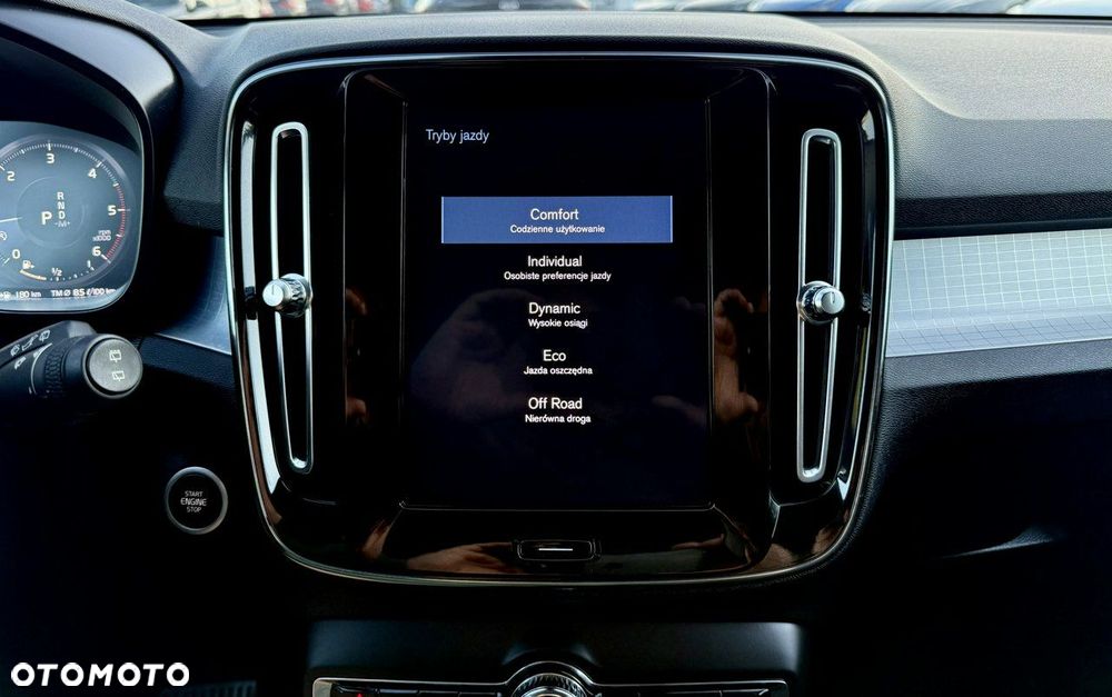 Volvo XC 40 D3 AWD Momentum Pro - 28