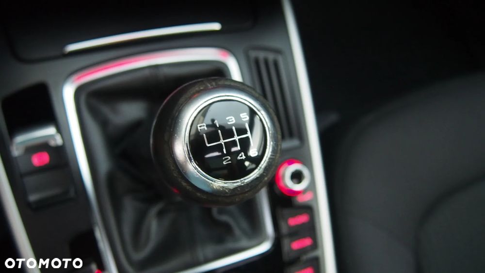 Audi A4 Avant 2.0 TDI DPF Ambiente - 25