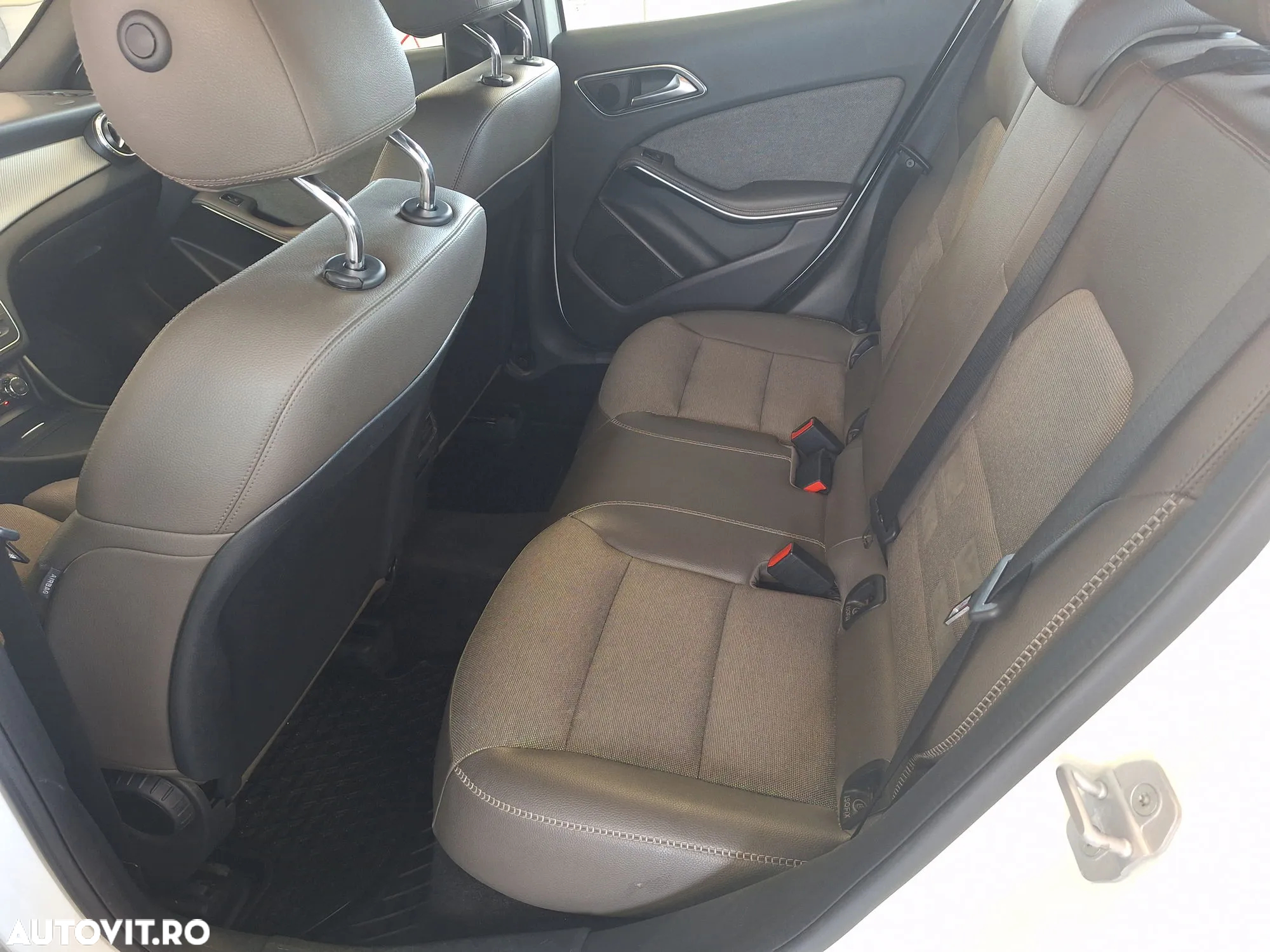 Mercedes-Benz GLA - 11