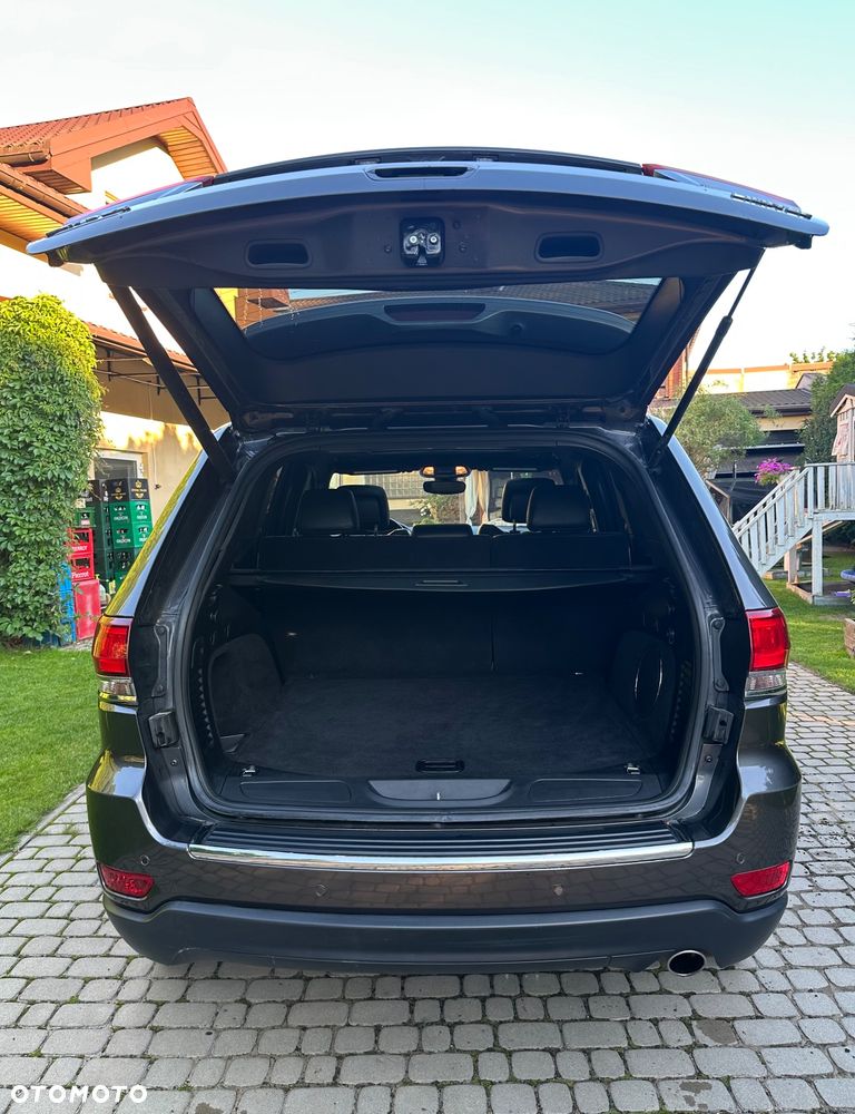 Jeep Grand Cherokee - 12