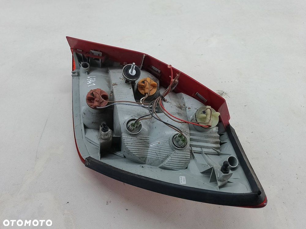 LAMPA TYLNA LEWA SKODA FABIA II FL 5J6945095 5J6945111  HATCHBACK - 6