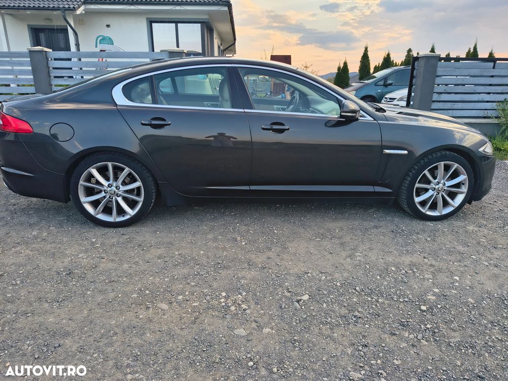 Jaguar XF 2.2D Luxury - 13