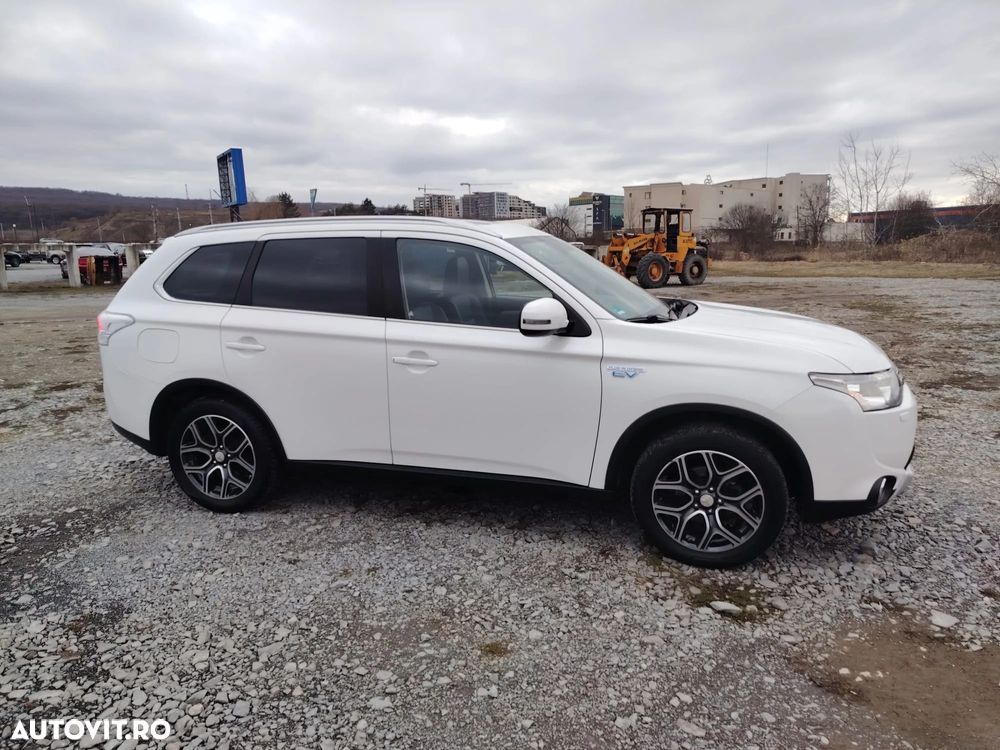 Mitsubishi Outlander 2.0 4WD Top - 3