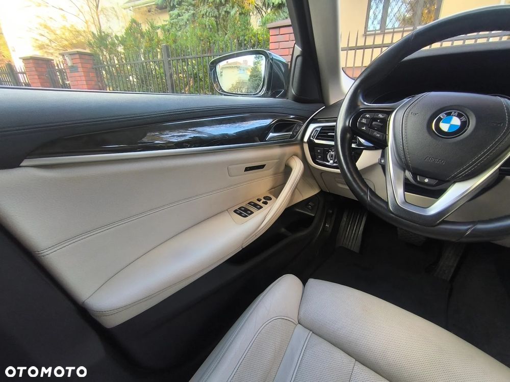 BMW Seria 5 530i xDrive - 32