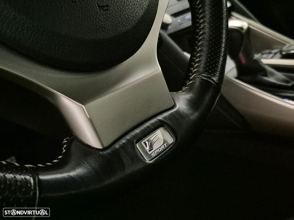 Lexus IS 200 t SPORT - 28