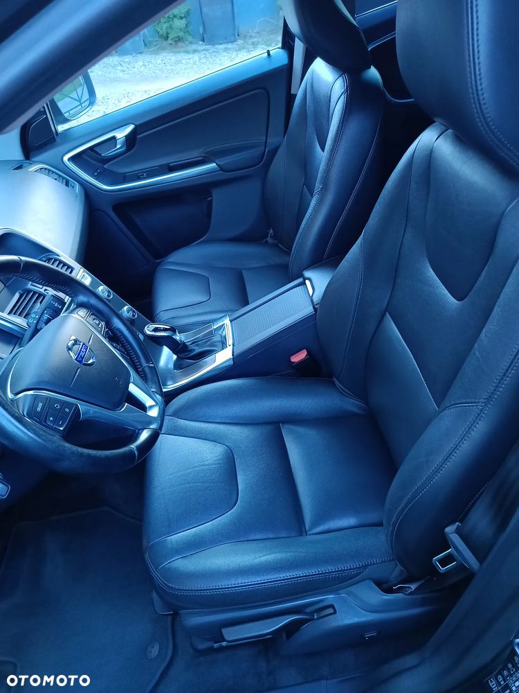 Volvo XC 60 D5 AWD Momentum - 12