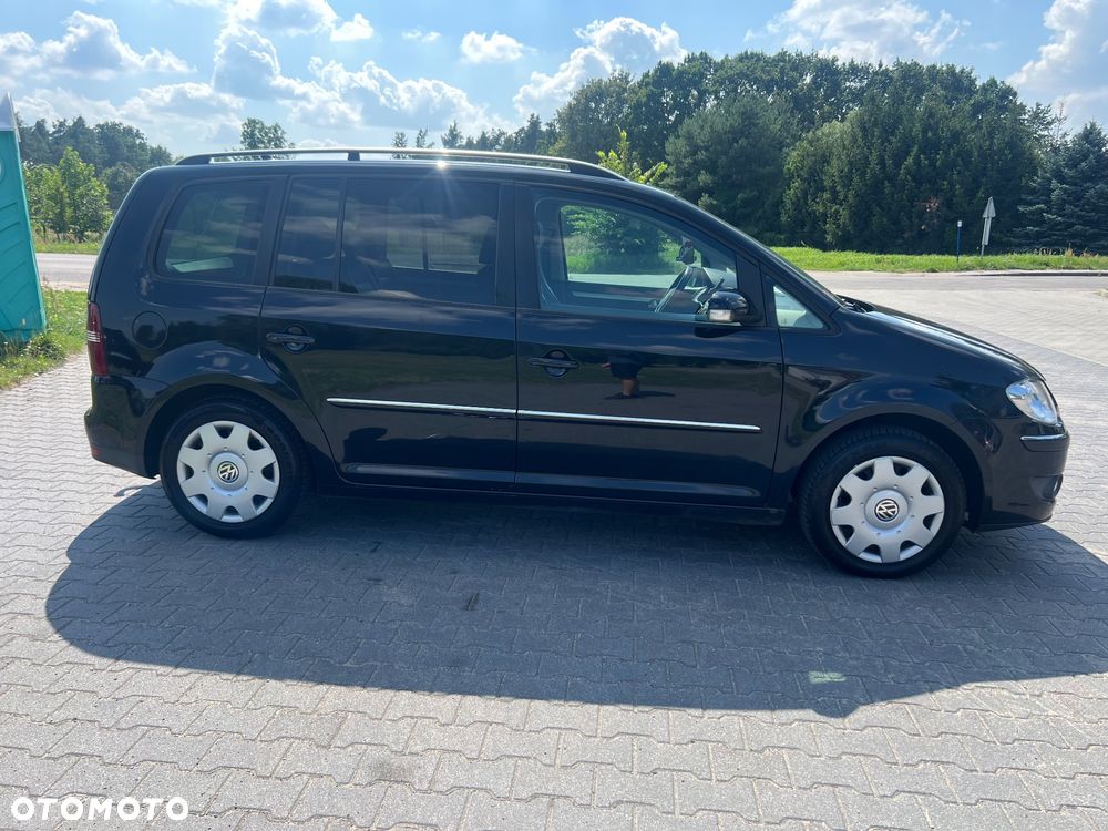 Volkswagen Touran 2.0 TDI DPF Highline - 4