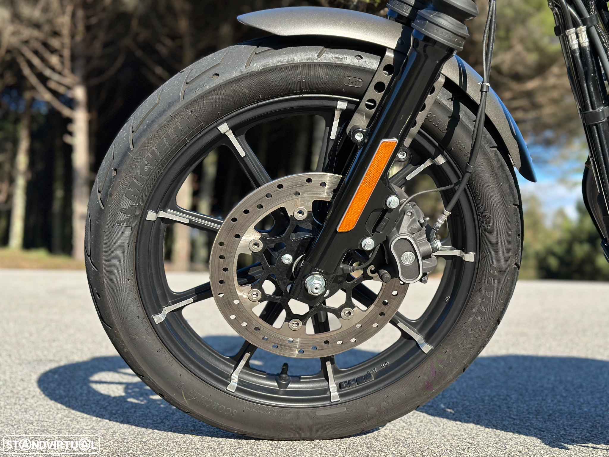 Harley-Davidson 883 Iron - 10