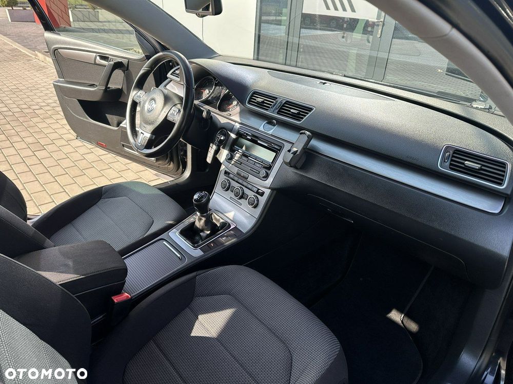 Volkswagen Passat Variant 2.0 Blue TDI SCR Comfortline - 16