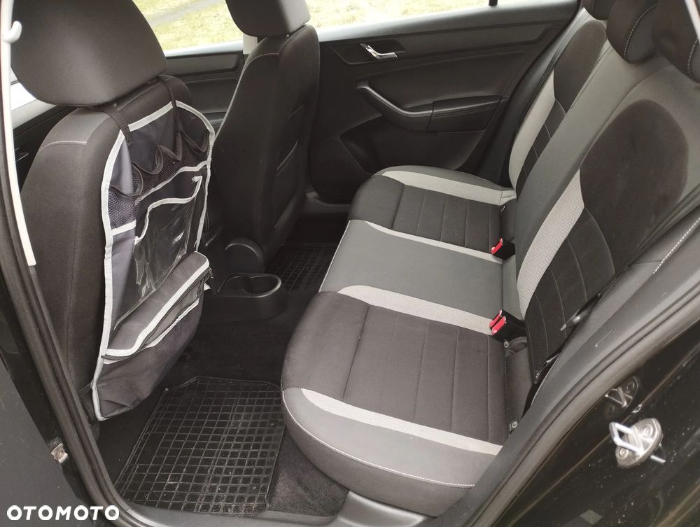 Skoda RAPID - 7