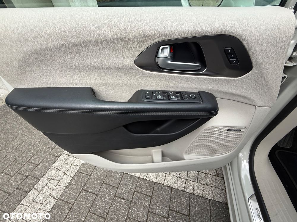 Chrysler Pacifica - 18