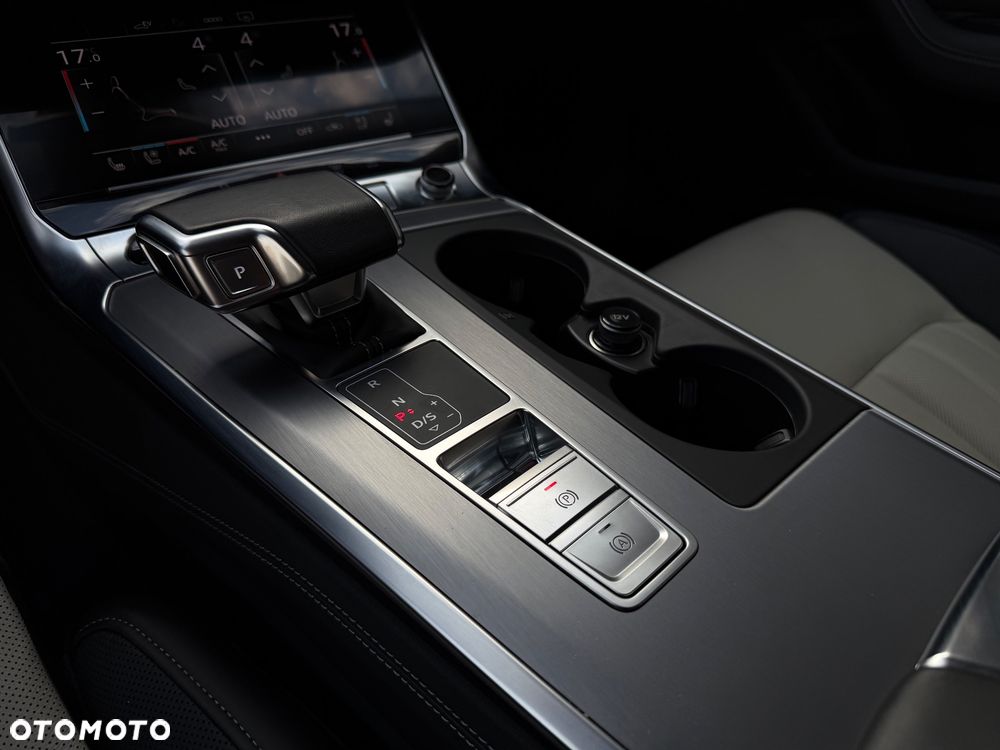 Audi A6 Avant 55 TFSI e quattro S tronic S line - 26