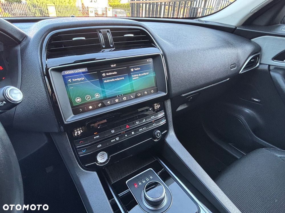 Jaguar F-Pace 2.0 i4D AWD R-Sport - 33