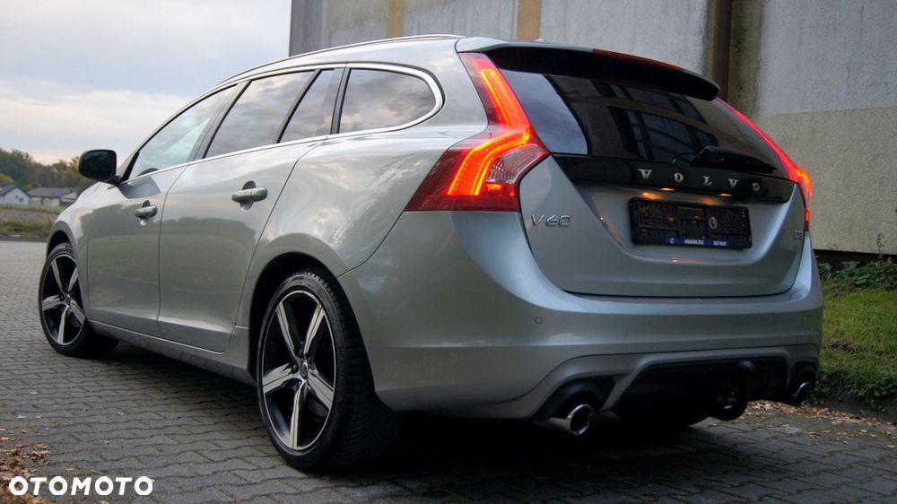 Volvo V60 D3 R-Design - 16