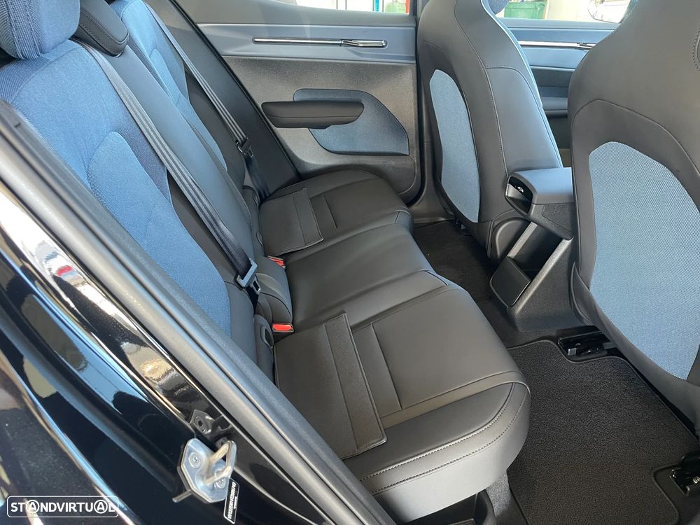 Volvo EX30 51 kWh Single Motor Black Edition - 23