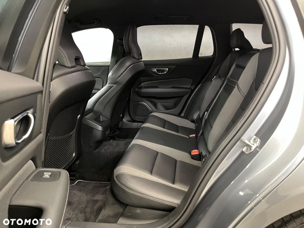 Volvo V60 B4 B R-Design - 29
