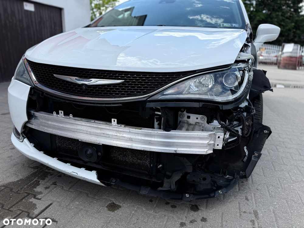 Chrysler Pacifica - 11