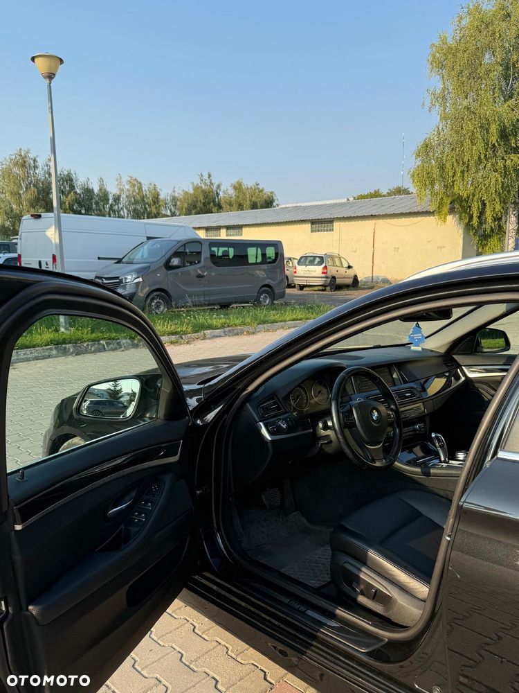 BMW Seria 5 520d xDrive - 11