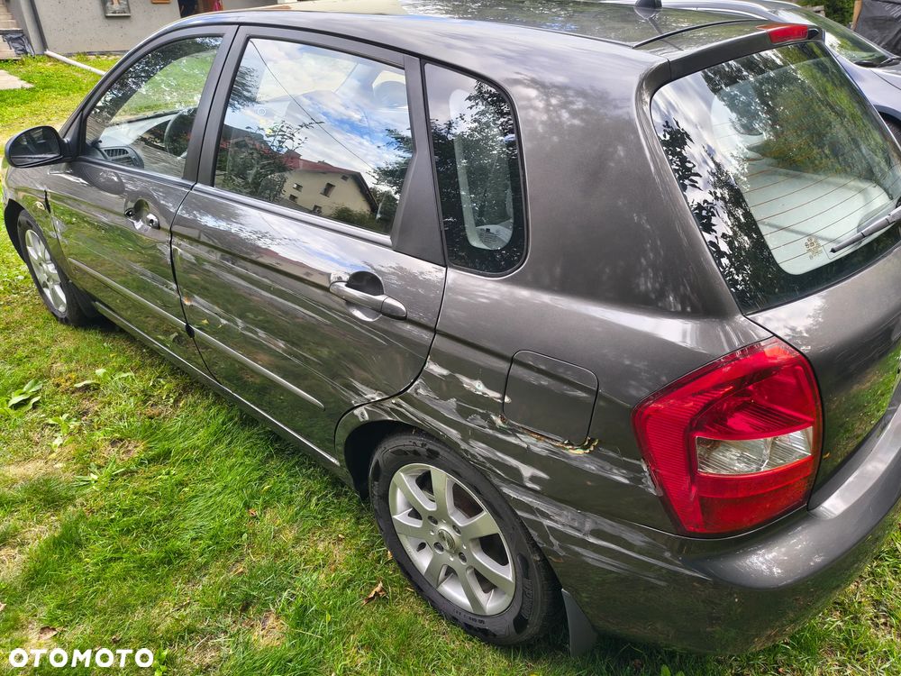 Kia Cerato 1.6 LX / Family - 6