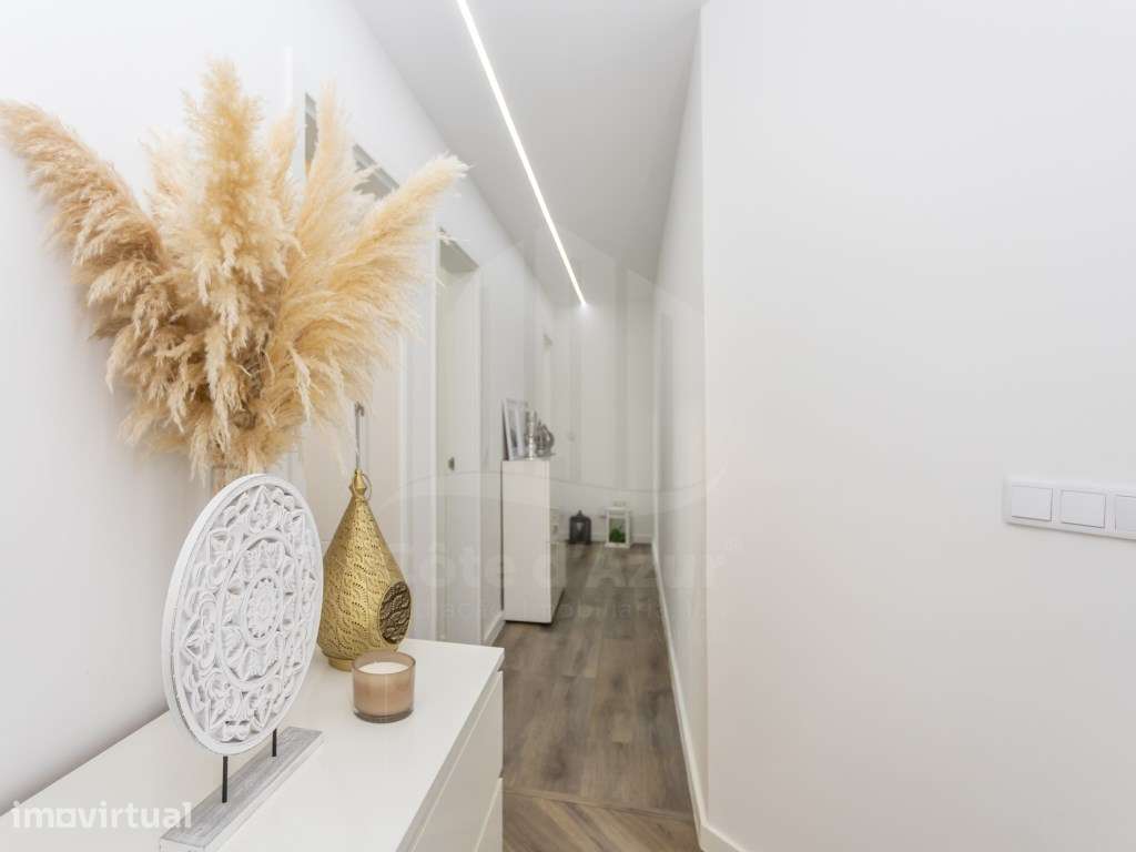 Apartamento T2 Impecável | Totalmente Remodelado | Smart Home | Fog... - Grande imagem: 3/32