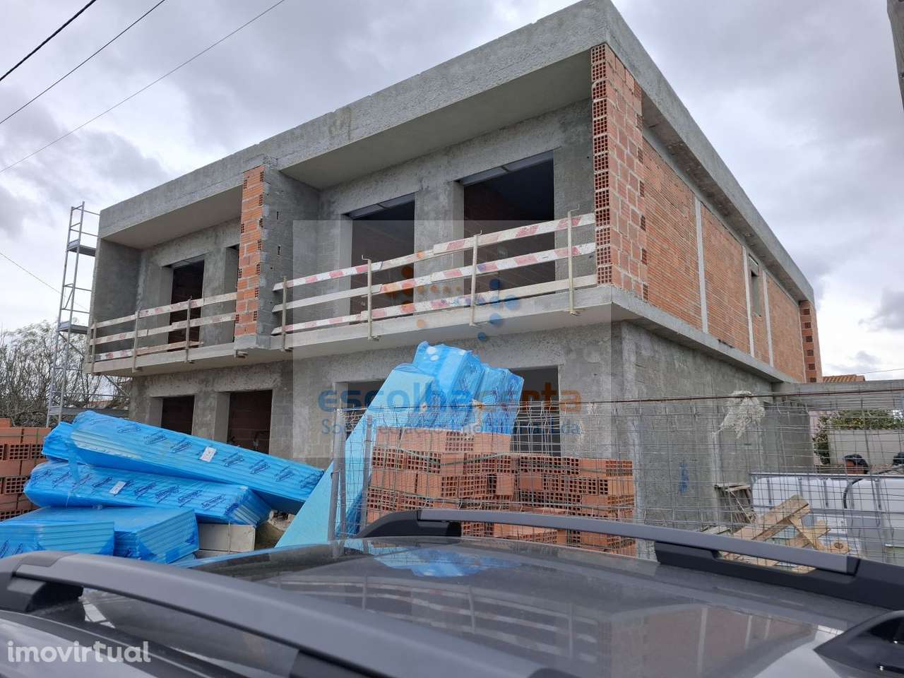 Moradia T4 Nova com Piscina e 3 Suítes | Design Moderno | Fernão Fer - Grande imagem: 3/38