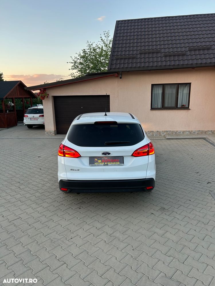 Volkswagen Golf 1.6 TDI Highline - 8