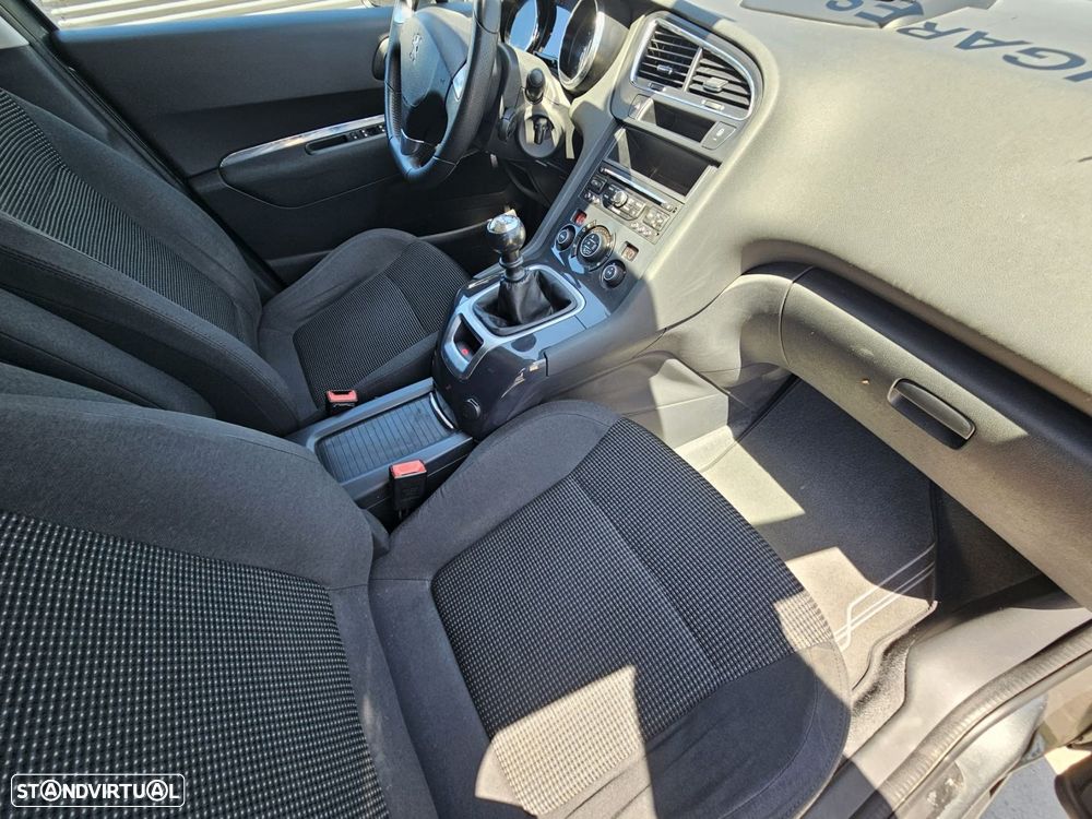 Peugeot 5008 1.6 BlueHDi Style - 23