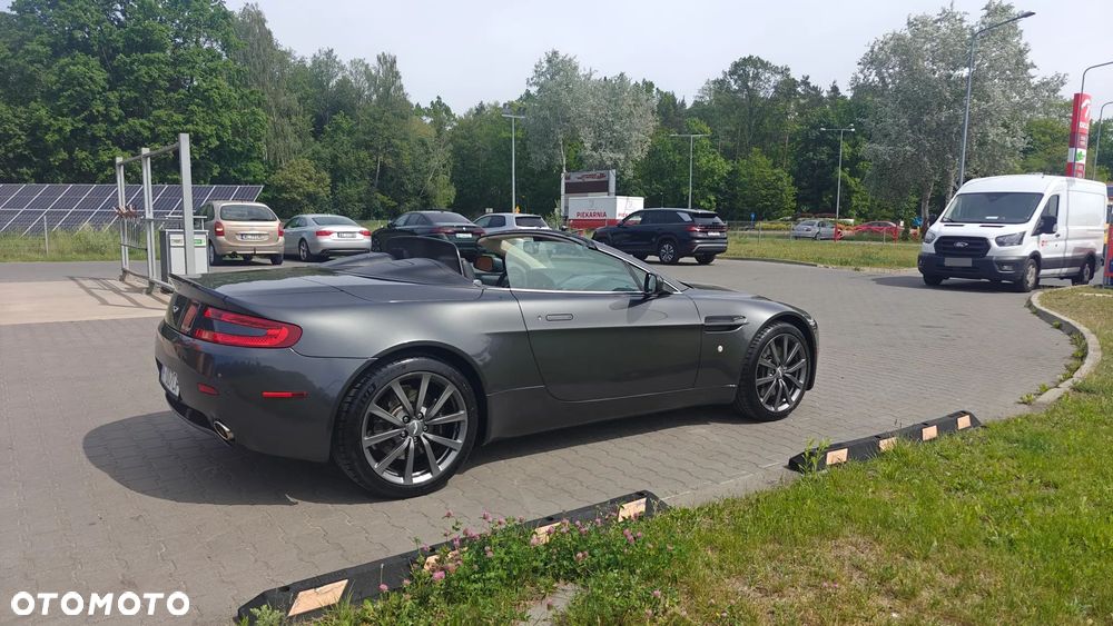 Aston Martin V8 Vantage - 18