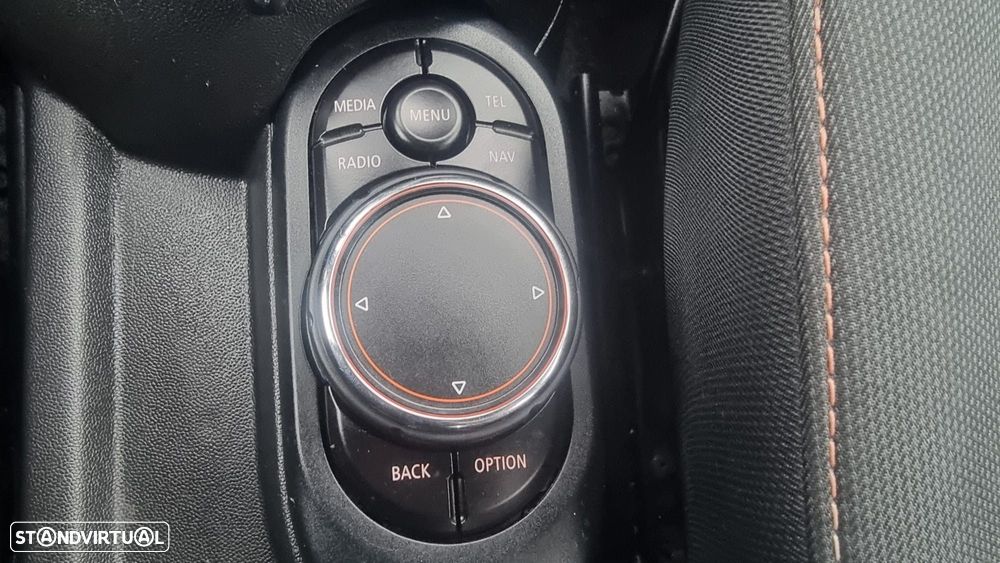 MINI 5 Portas Cooper D Auto - 23