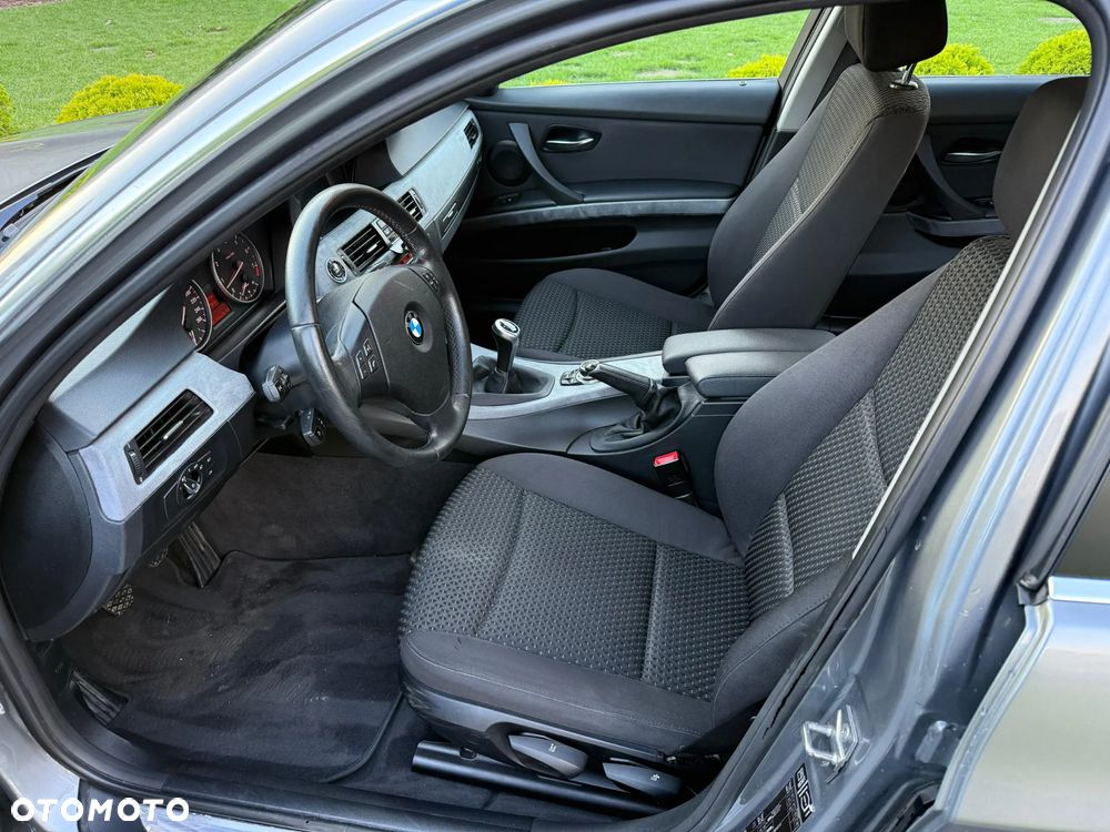 BMW Seria 3 320i - 25