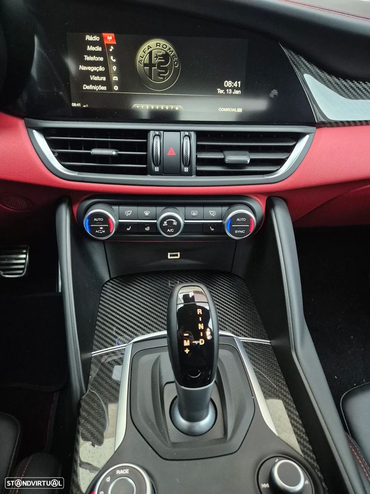 Alfa Romeo Giulia 2.9 Bi-Turbo Quadrifoglio AT8 - 19