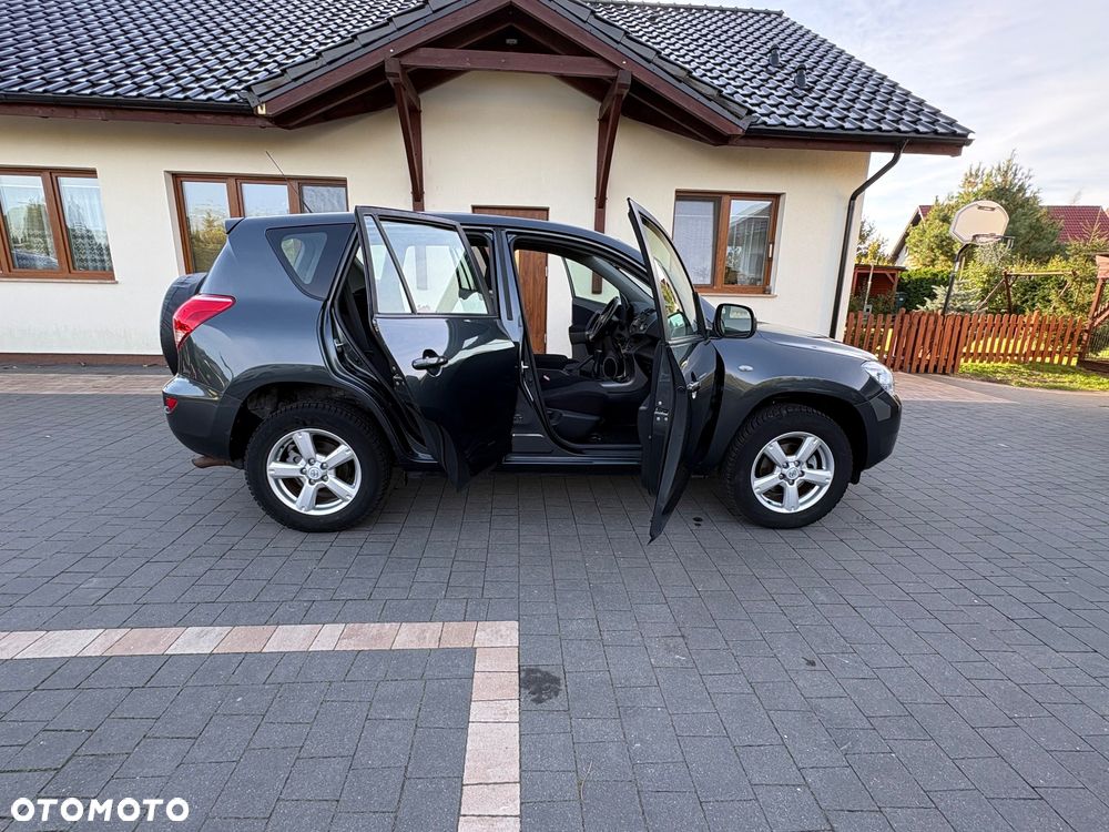 Toyota RAV4 - 16
