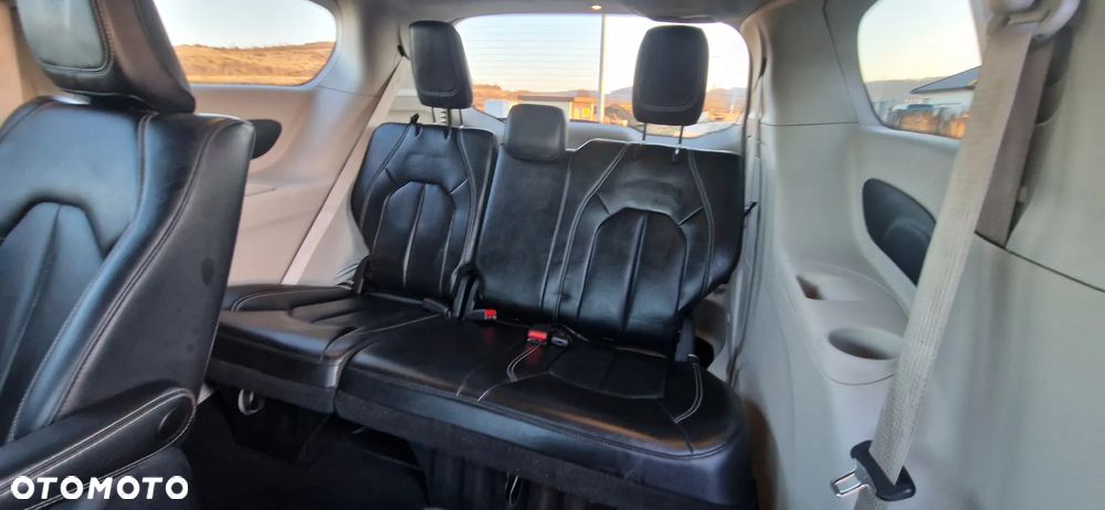 Chrysler Pacifica - 10