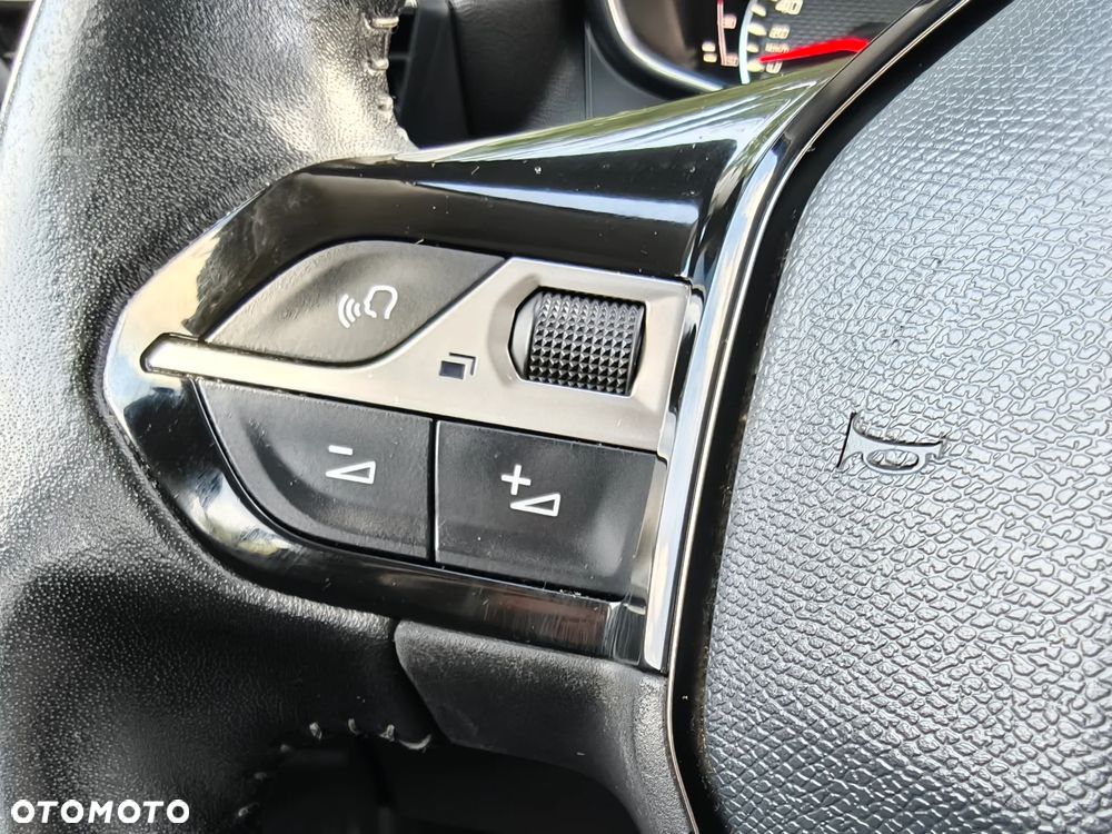 Peugeot 2008 BlueHDi 100 Allure - 21