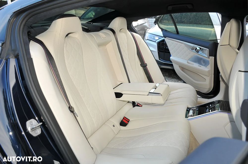 BMW M8 Competition - 35