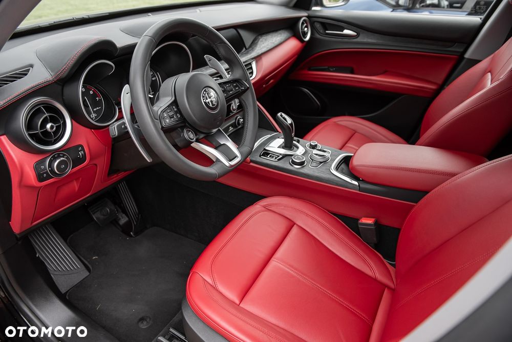 Alfa Romeo Stelvio 2.0 Turbo 16V AT8-Q4 Veloce - 17