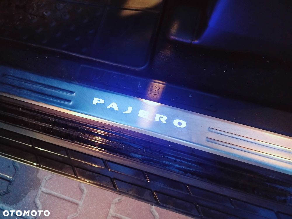Mitsubishi Pajero - 8