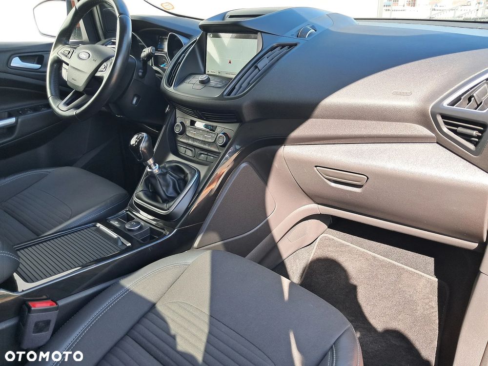 Ford Kuga 1.5 EcoBoost 2x4 Titanium - 27