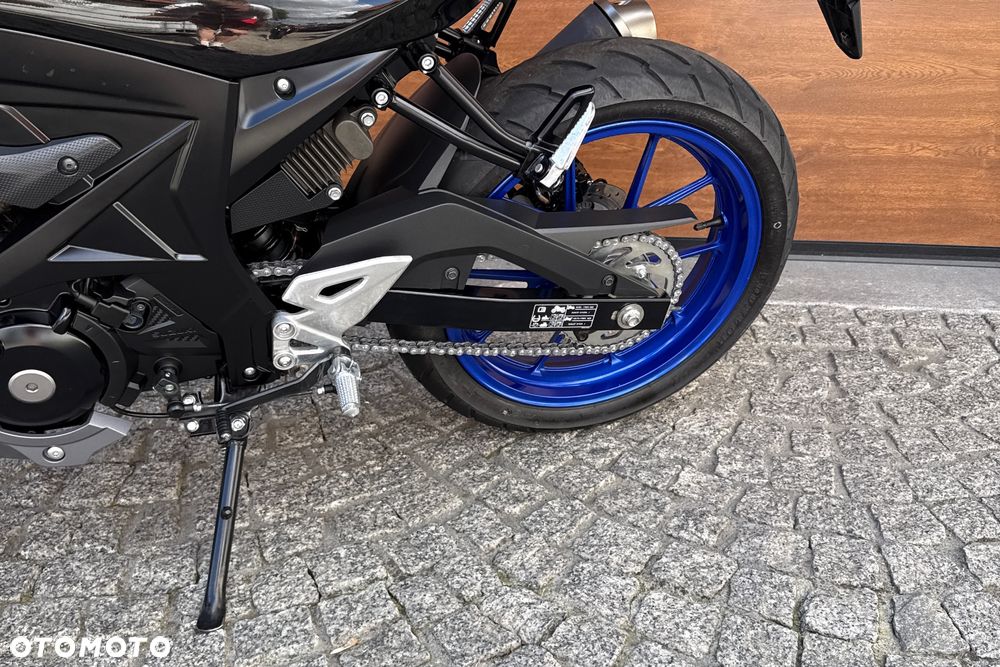 Suzuki GSX - 20
