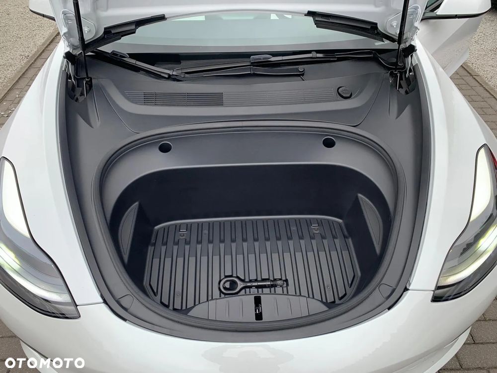Tesla Model 3 - 11