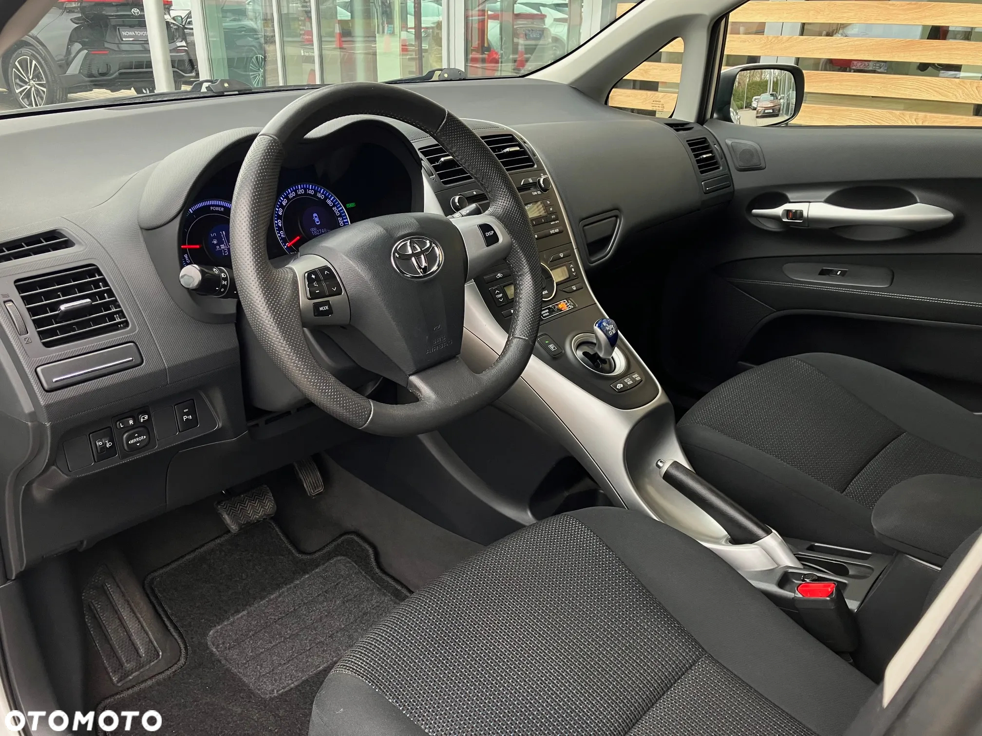 Toyota Auris 1.8 HSD Luna - 26